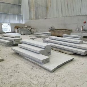 亳州 整石台阶（大面火烧+侧面自然面），出货前厂内拼装