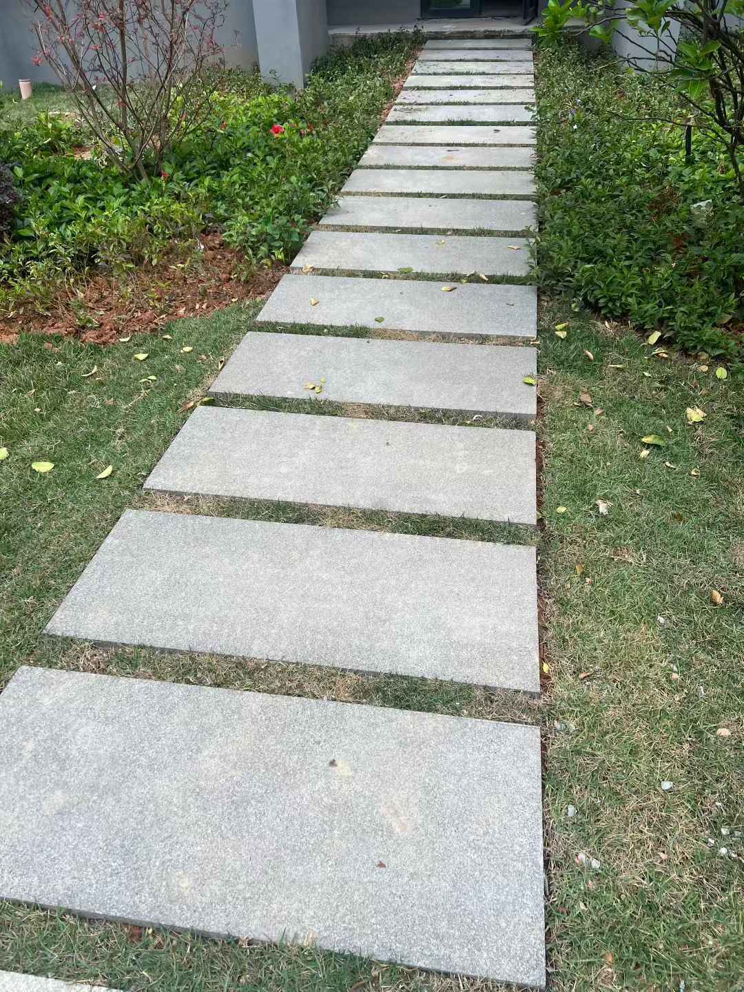 亳州 芝麻黑小区踏步、汀步石铺装效果