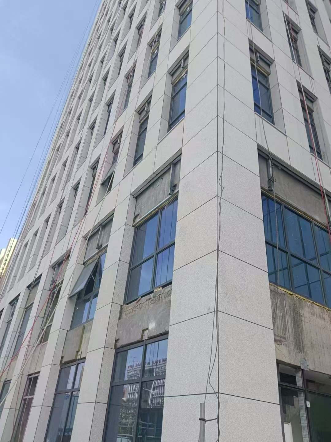 安徽工地芝麻白外墙干挂效果