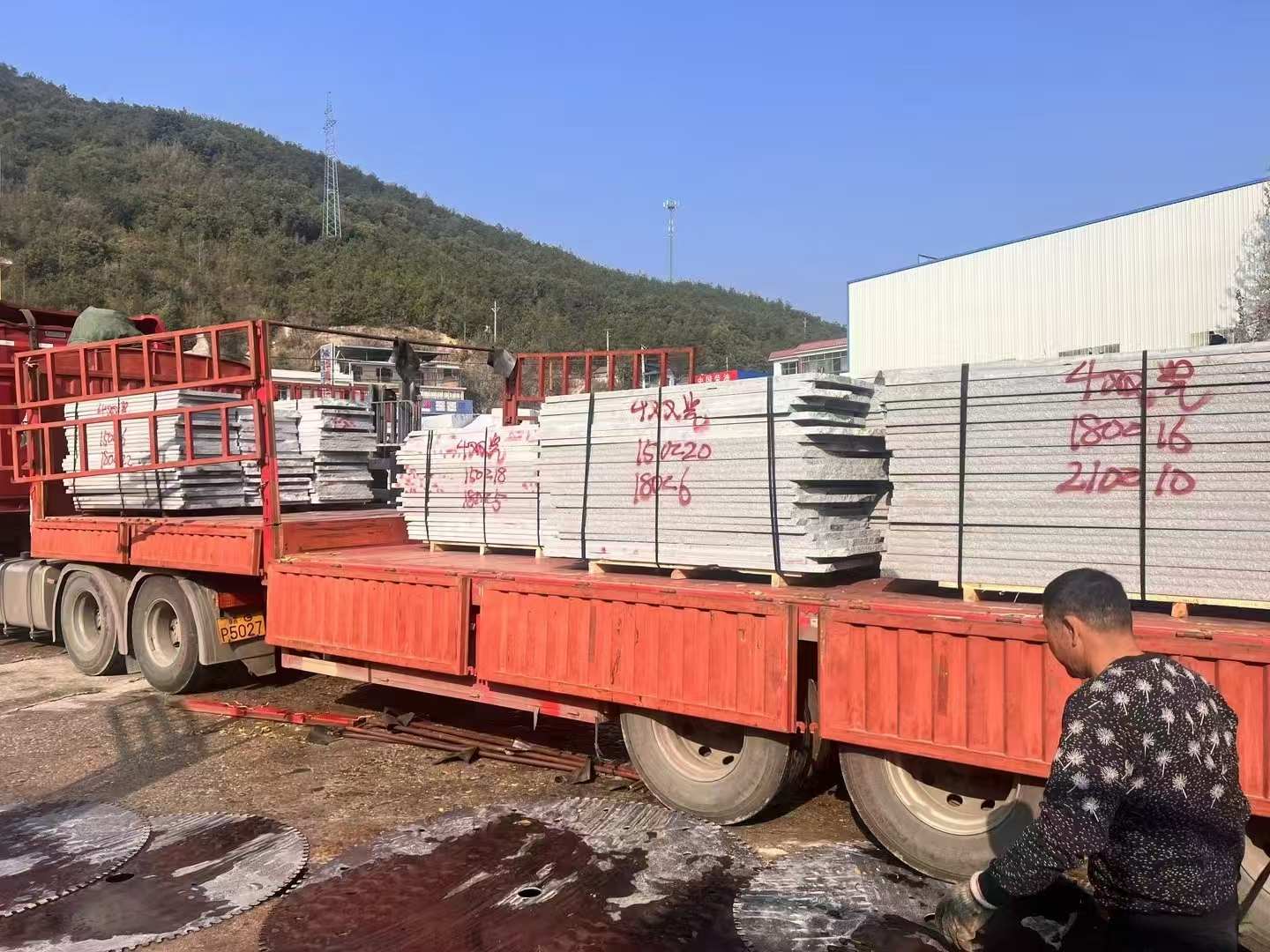 亳州 芝麻灰花岗岩光面毛板出货日常