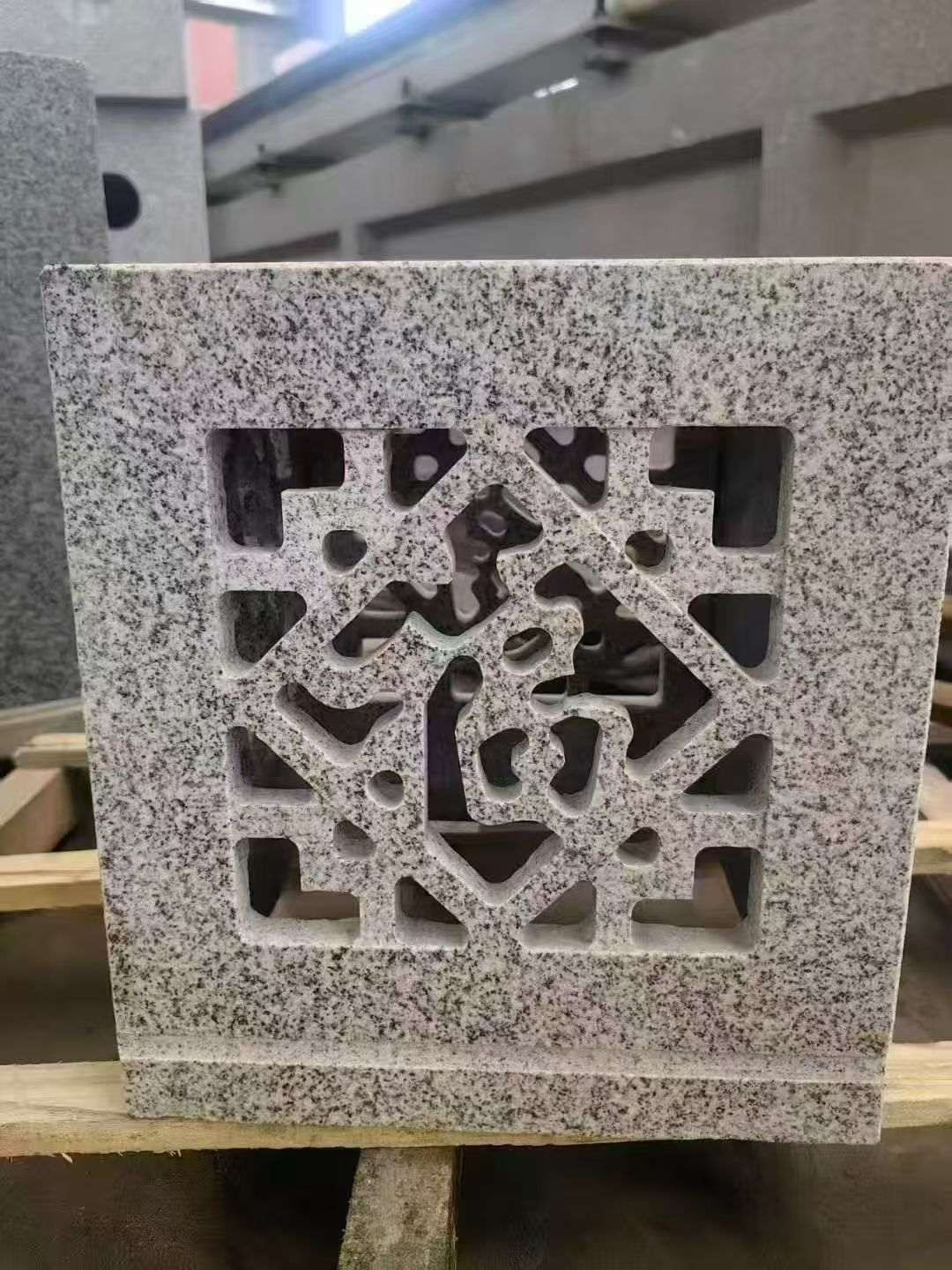 亳州 芝麻白花岗岩镂空雕花灯笼